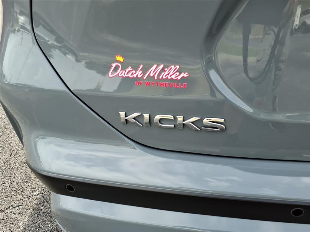 2023 Nissan Kicks SR