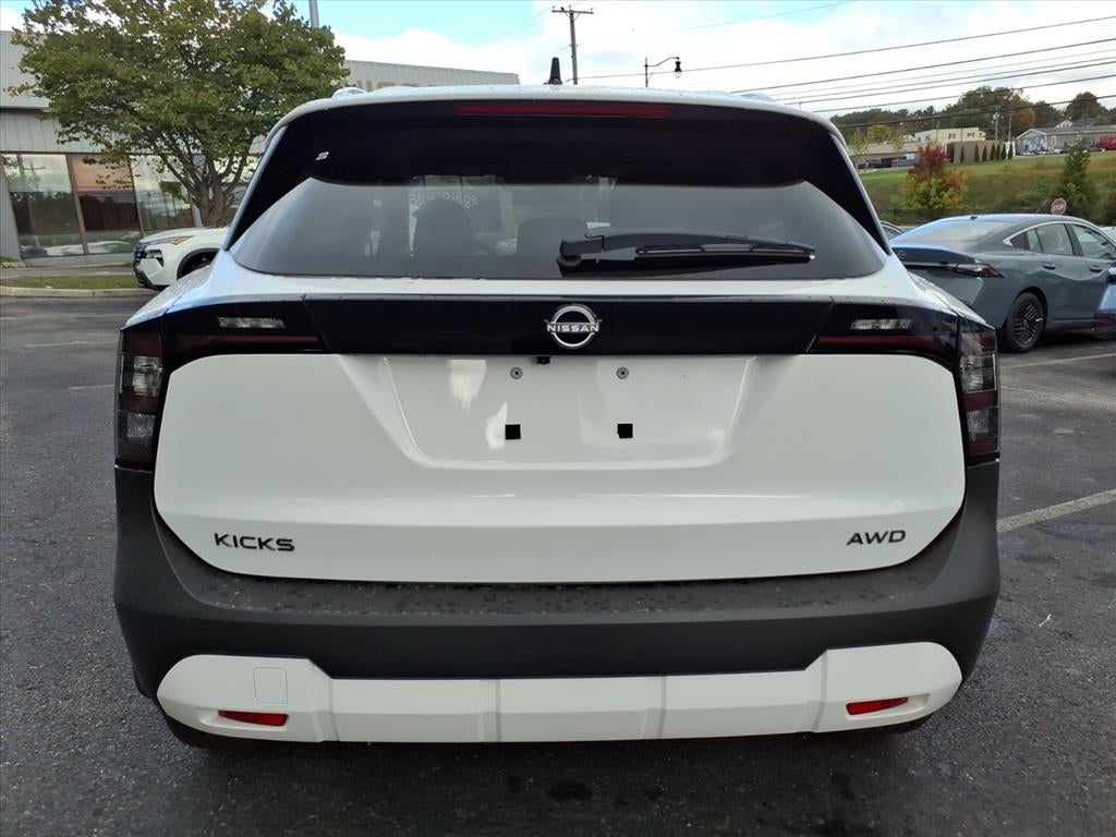 2027 Nissan Kicks SV