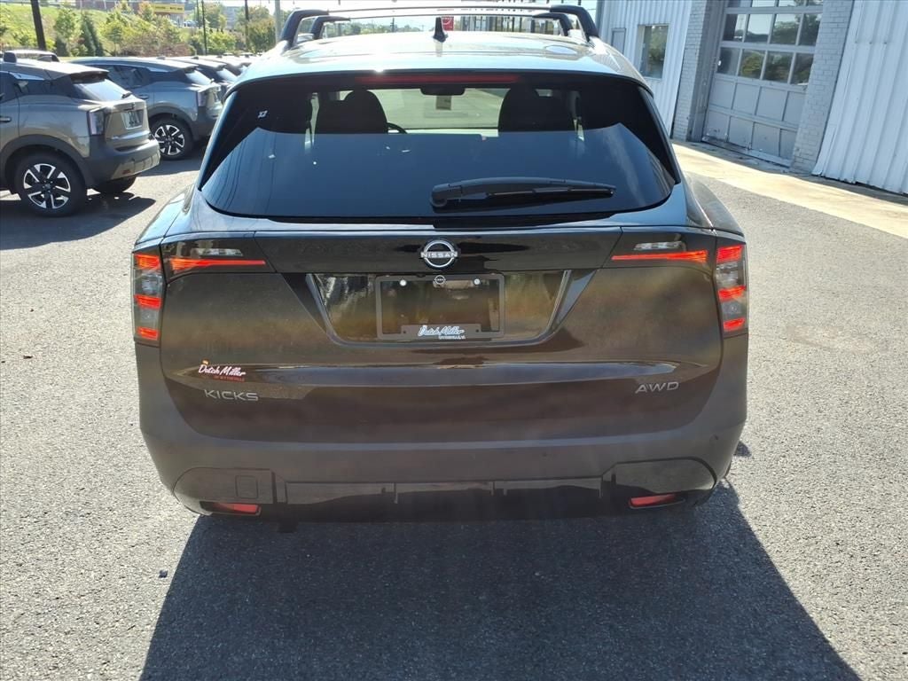 2025 Nissan Kicks SV