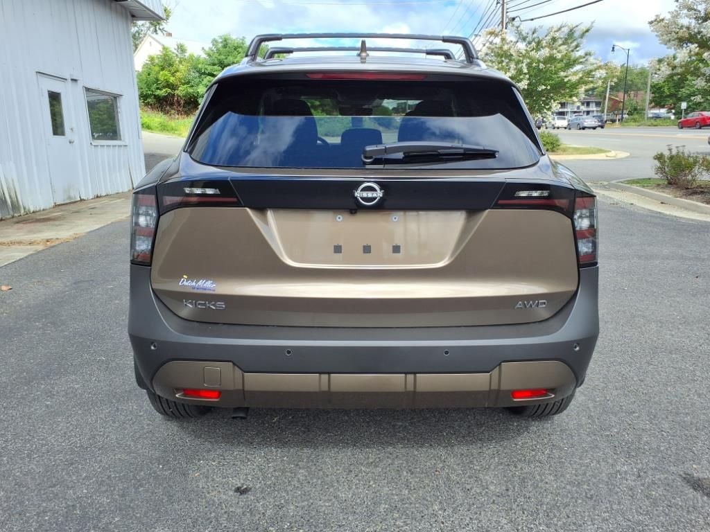 2025 Nissan Kicks SV