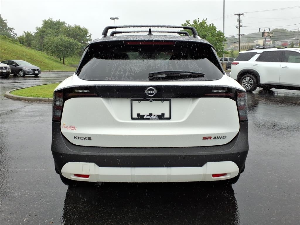2025 Nissan Kicks SR