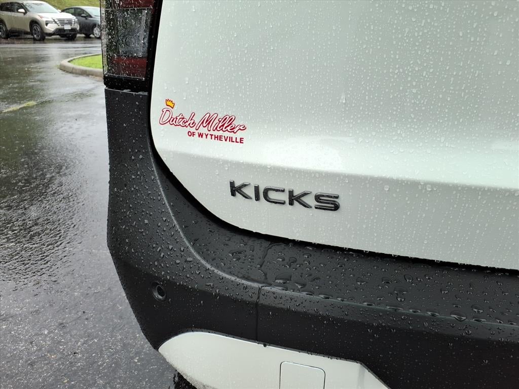 2025 Nissan Kicks SR
