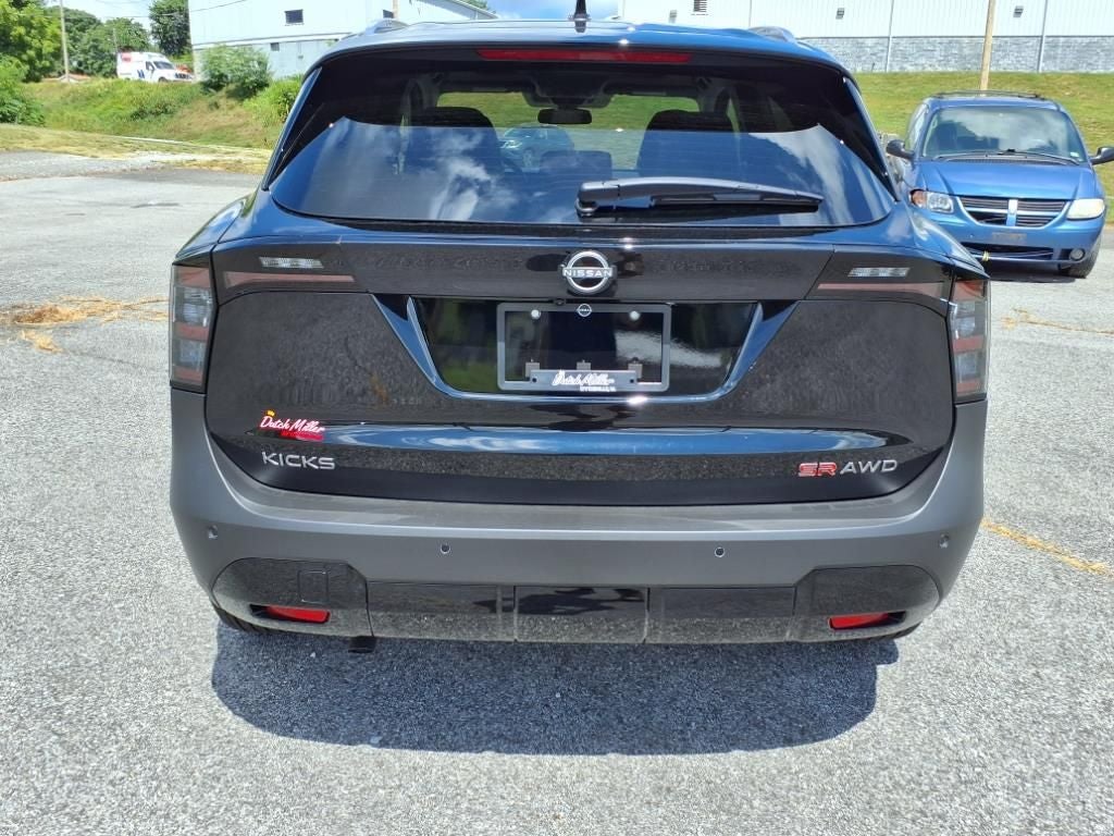 2025 Nissan Kicks SR