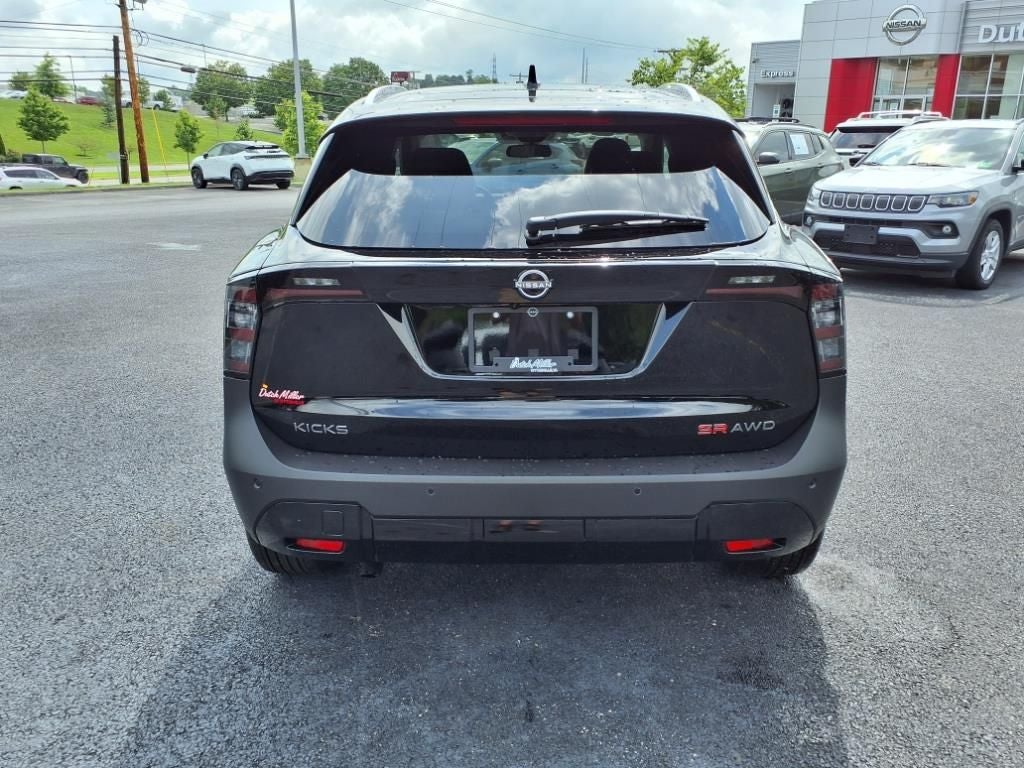 2025 Nissan Kicks SR