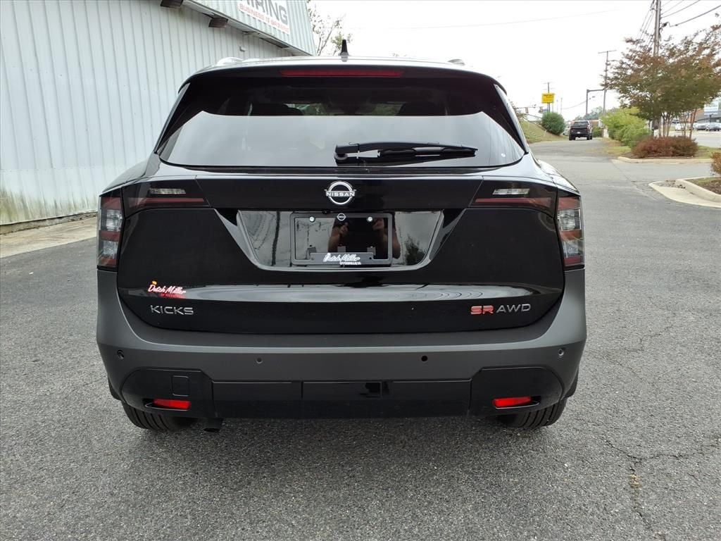 2025 Nissan Kicks SR