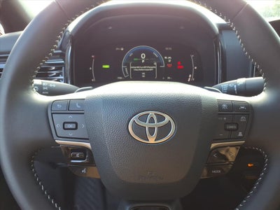 2025 Toyota Camry Hybrid SE