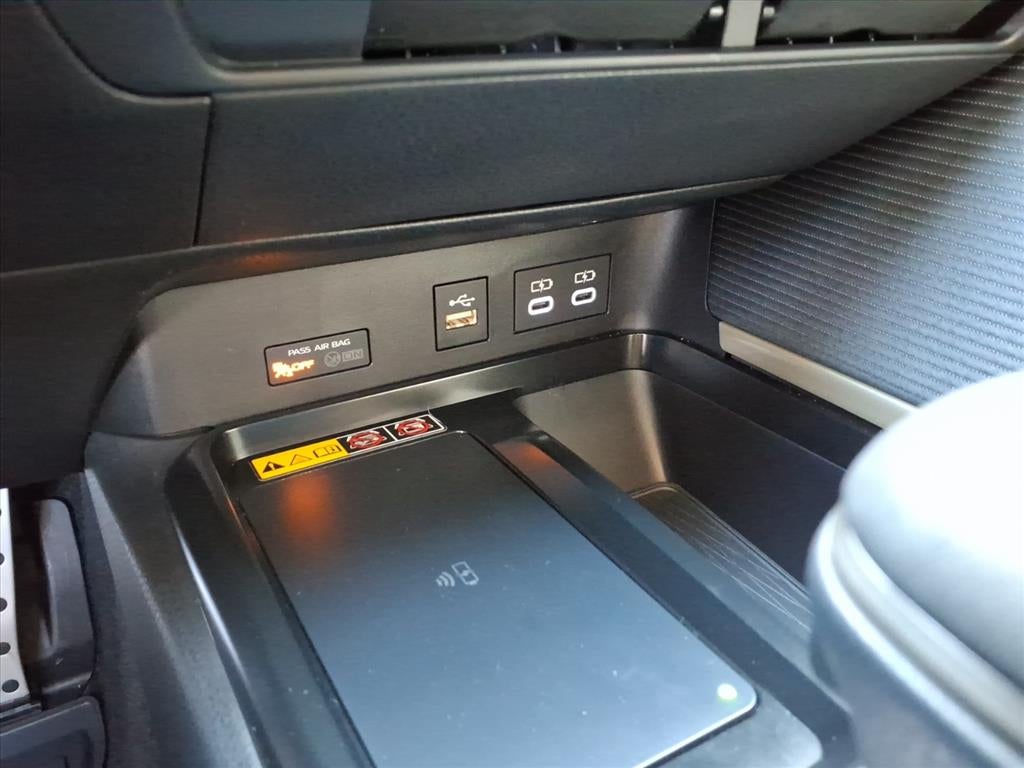 2025 Toyota Camry Hybrid SE