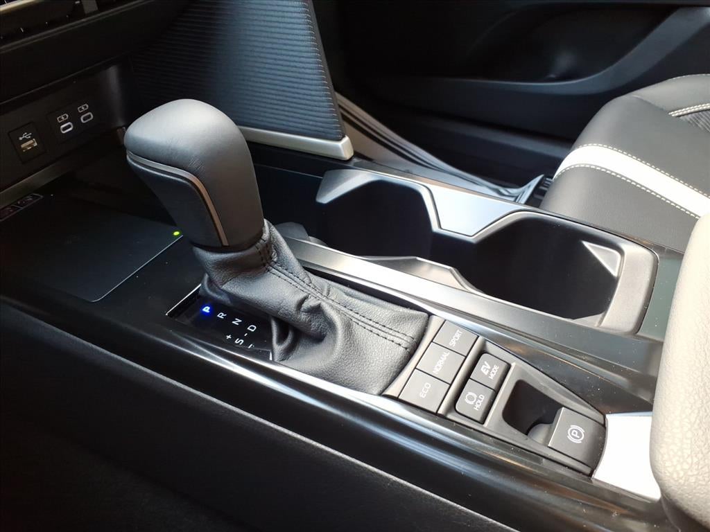 2025 Toyota Camry Hybrid SE