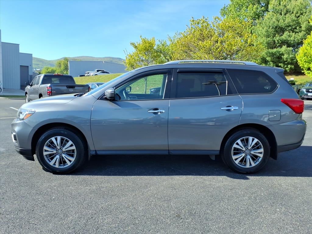 2020 Nissan Pathfinder SV