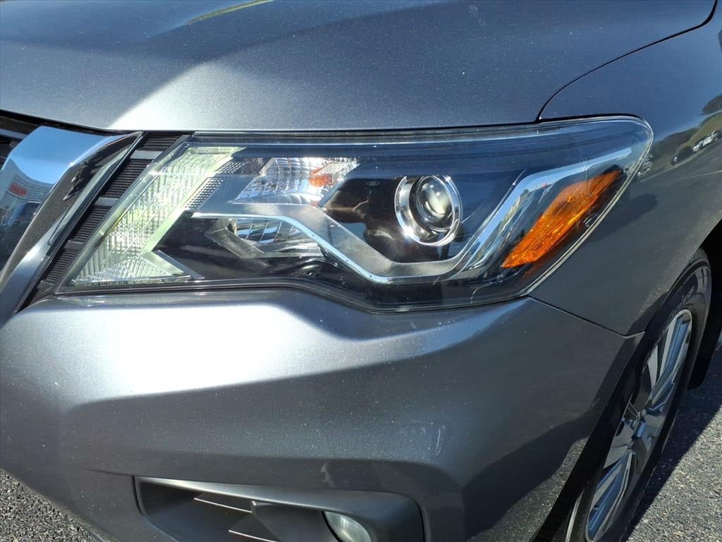 2020 Nissan Pathfinder SV