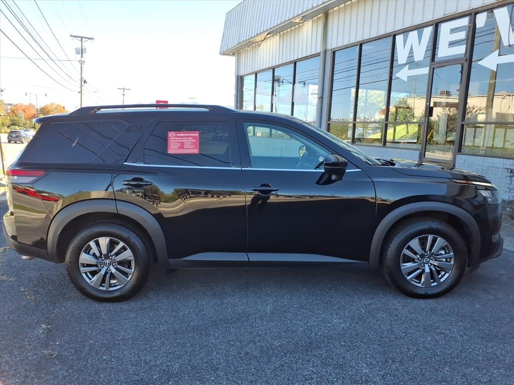 2024 Nissan Pathfinder SV