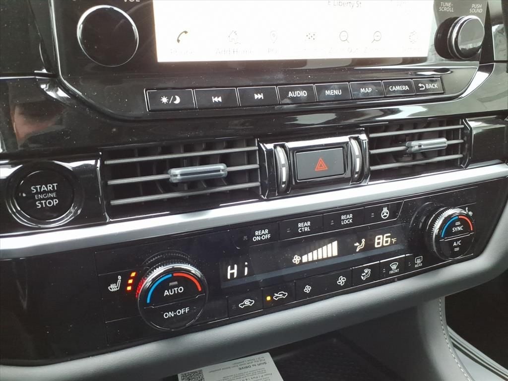 2025 Nissan Pathfinder SL