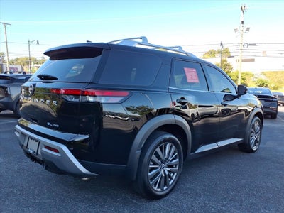 2025 Nissan Pathfinder SL