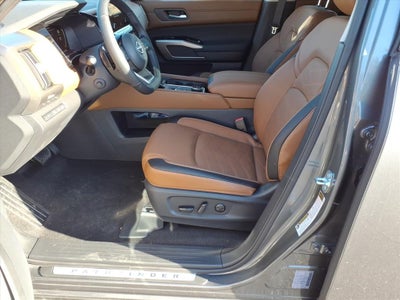 2025 Nissan Pathfinder Platinum